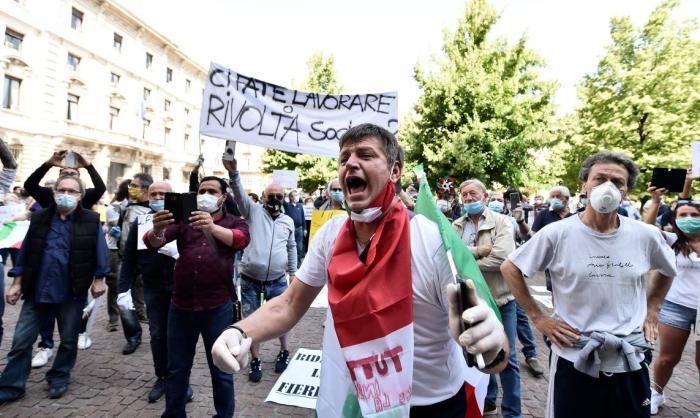 Протесты в Италии на выходе из карантина