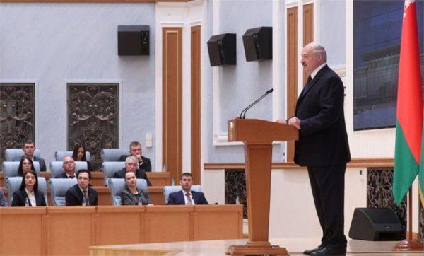 Президент Беларуси Александр Лукашенко на встрече с журналистами