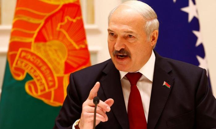 Сейчас окружение президента выстраивает информационную картину, которая должна показать, что только Лукашенко способен противостоять «захватническим аппетитам» РФ.