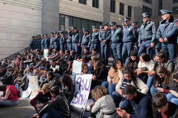 Студенческий митинг протеста против реформы образования в Армении