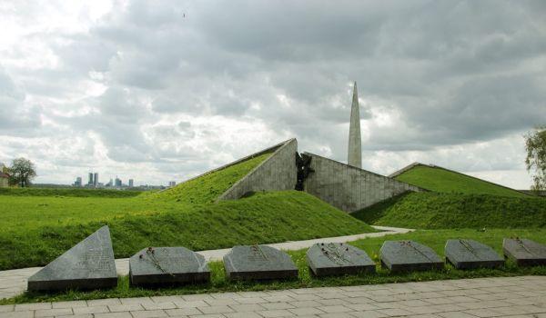 Мемориальный комплекс на холме Маарьямяги