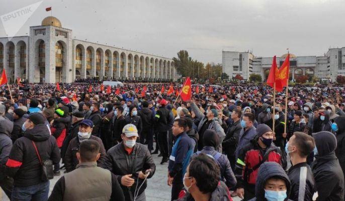 В столице Киргизии продолжаются митинги и беспорядки
