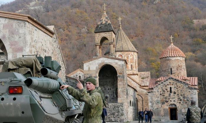 Один из российских миротворческих постов выставлен рядом с раннесредневековым армянским монастырём Дадиванк