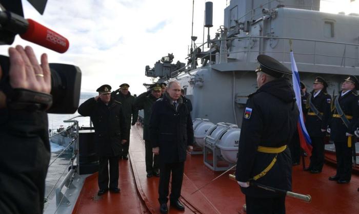 Президент России Владимир Путин на учениях Черноморского флота
