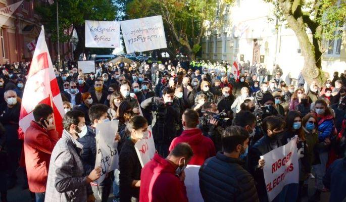 Грузия продолжает митинговать