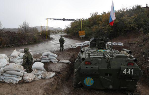 Российские миротворцы вывели из окружения армянских военных