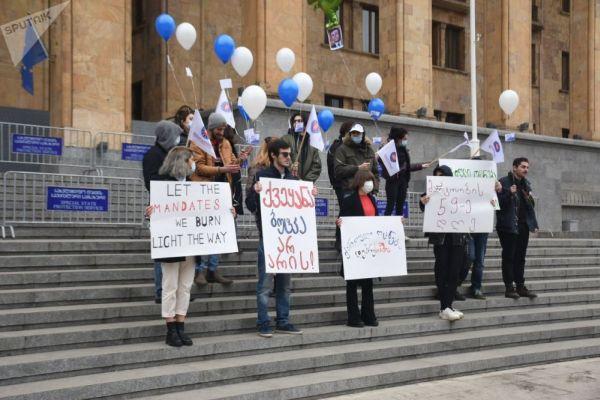 Парламент Грузии прекращает полномочия оппозиционных депутатов 