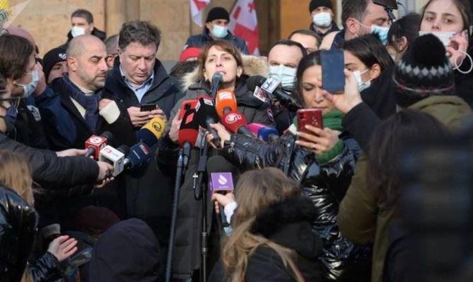 Оппозиция Грузии возобновила протесты и требует санкций