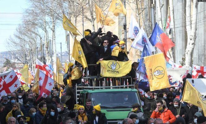 Грузинская оппозиция решила устроить хаос в стране