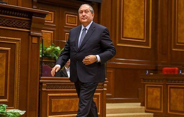 Президенту Армении соратники Пашиняна грозят импичментом