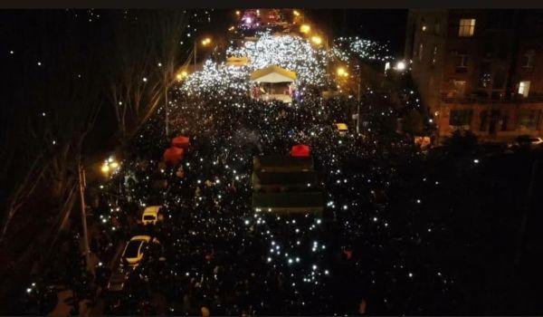 Ереван митинговал – и в поддержку Пашиняна и против