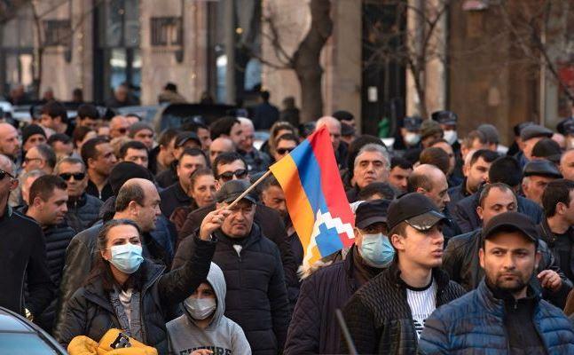 Оппозиция Армении демонтирует палатки, но продолжает борьбу
