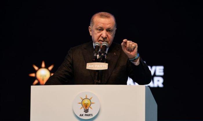 Президент Турции Эрдоган выступает на съезде правящей партии справедливости и развития