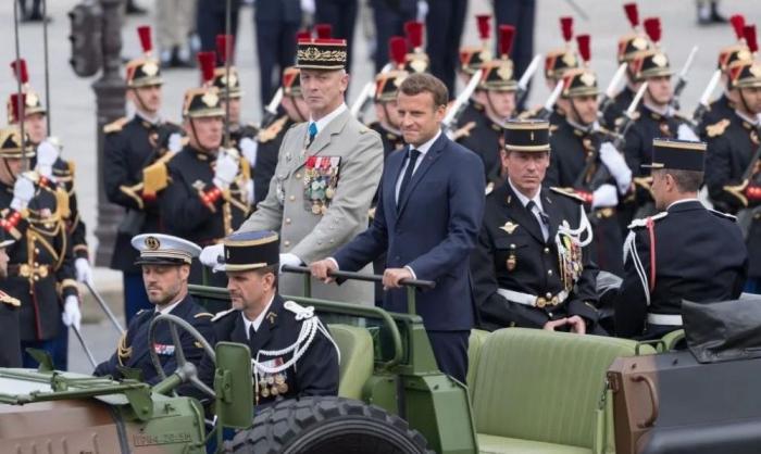 Президент-глобалист Франции Макрон никогда не умел обращаться с армией и не понимал её.