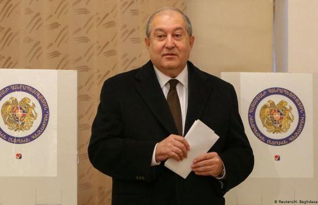 Президента Армении обвинили в британском подданстве