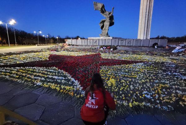 В ночь после Дня Победы в центре Риги появилась красная звезда