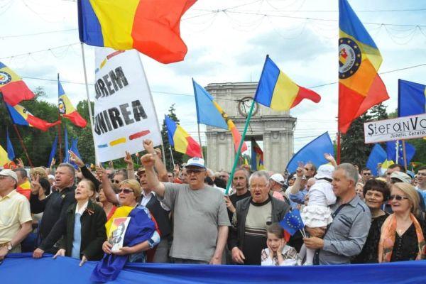 Румыния настойчиво «укрепляет связи» с Молдавией
