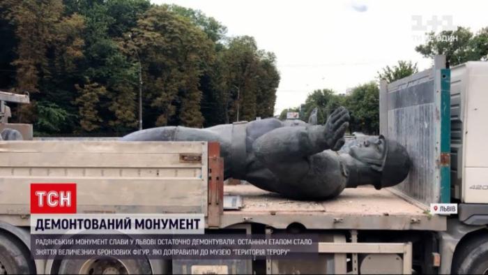 Истребление памяти: в Львове снесли Монумент славы Советской армии