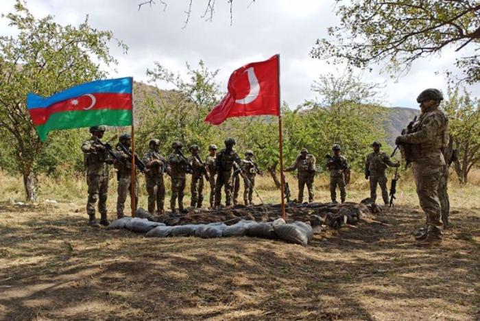 В Армении видят угрозу в военных учениях Баку и Анкары
