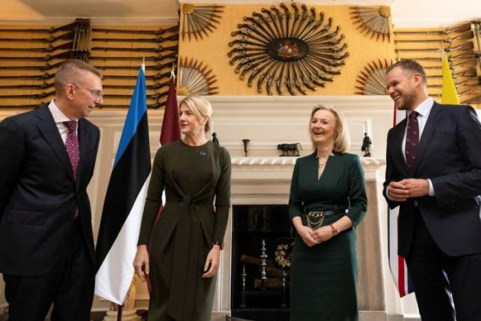 На фото: главы МИД стран Балтии и Соединённого Королевства
