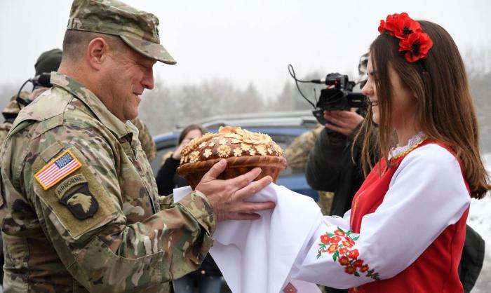 Шумел шалман, гремел посудой…