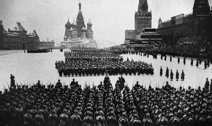 Военный парад на Красной площади 7 ноября 1941 года