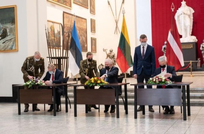 министры обороны стран Балтии подписывают соглашение о разработке общей ракетной системы залпового огня, источник – пресс-служба Министерства обороны Литвы.