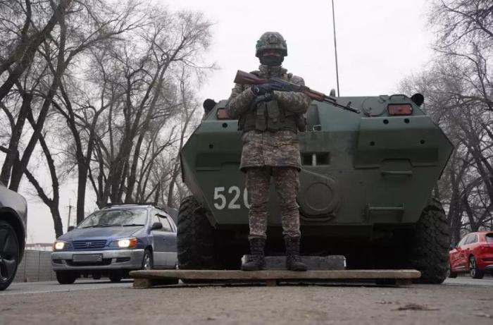 В Казахстане снижают уровень террористической опасности, в Алма-Ате продолжают зачищать