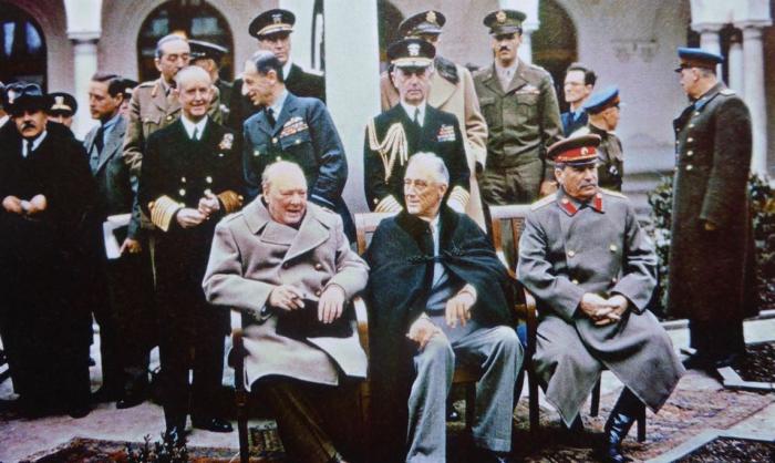 Сьталин, Рузвельт и Черчилль на конференции в Ялте