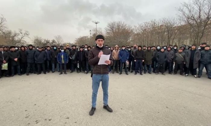Казахстан накрыла волна митингов и забастовок.
