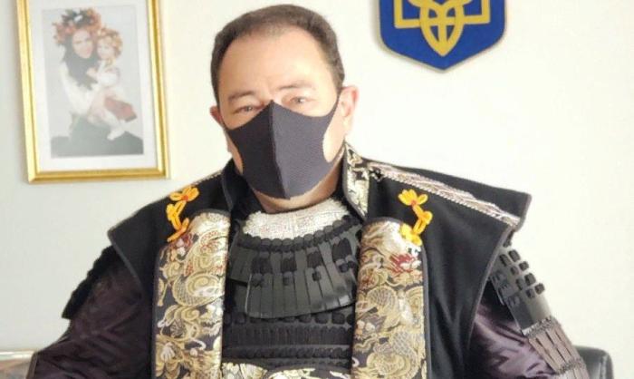 Посол Украины в Токио решил вырядиться самураем в ожидании «вторжения России», чем насмешил японцев