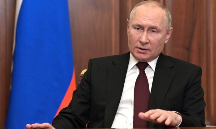Владимир Путин объявляет о признании республик Донбасса