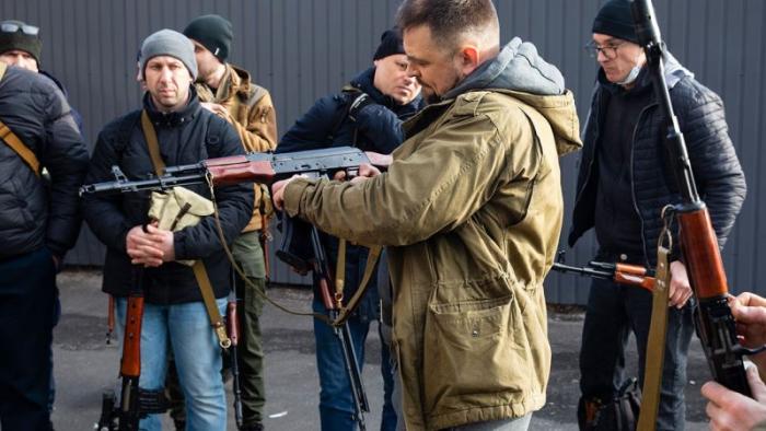 Раздача оружия в Киеве