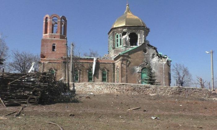 Разрушенная церковь на Донбассе
