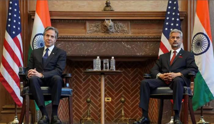 Энтони Блинкен и министр иностранных дел Индии Субрахманьямом Джайшанкаром и Раджнатом Сингхом заявил, что США отслеживают случаи нарушения прав человека в Индии, так как количество таких случаев увеличива