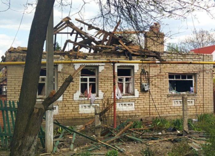 Последствия очередного обстрела ВСУ Ясиноватой, 1 мая 2022 г., фото: ЧП Донецк
