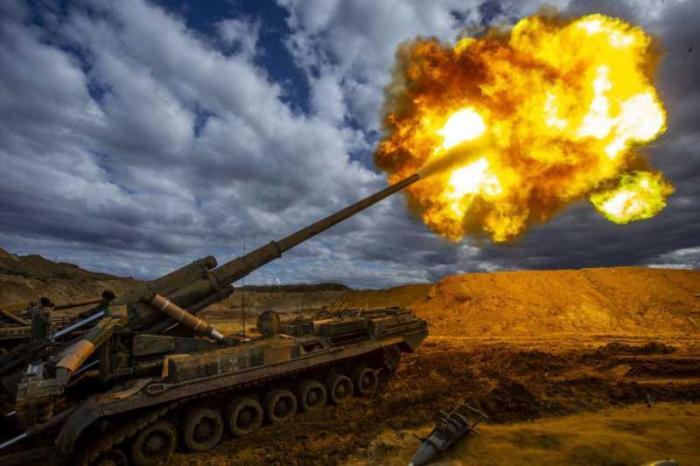 Расчёты самоходных артиллерийских установок «Малка» бьют по позициям противника. Источник – Министерство обороны РФ