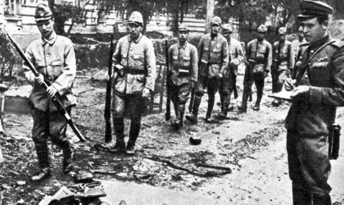 Японцы складывают оружие, 1945 год