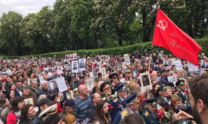 Праздник отменён под предлогом военного положения…