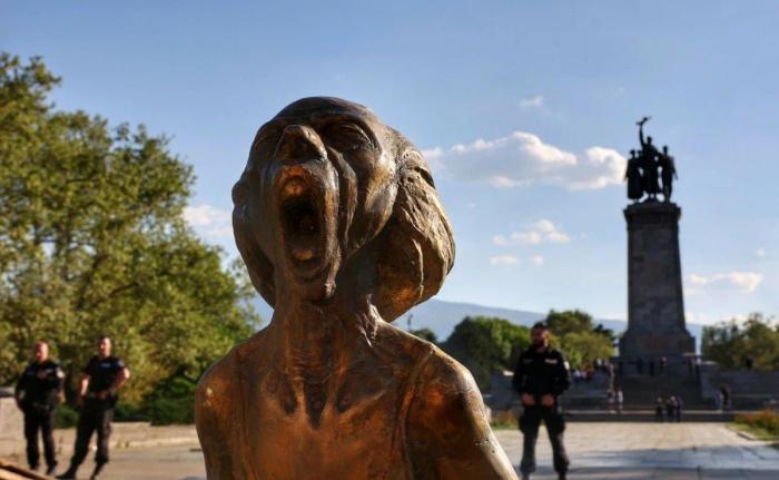 Скульптуры «Крик украинской матери» в Софии больше нет