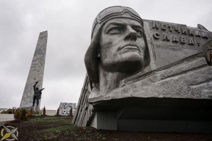 На заглавном фото: На Саур-Могиле окончательно завершились восстановительные работы мемориального комплекса. Автор снимка – Денис Григорюк, Донецк