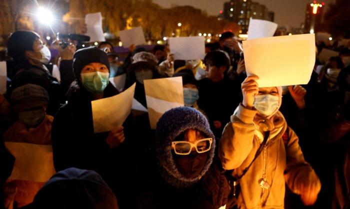 Протесты против официальной политики «нулевого ковида» распространились на такие крупные города КНР, как Нанкин, Ухань, Гуанчжоу, Пекин. 
