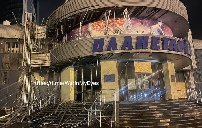 Прилёт РСЗО «Град» в район Донецкого планетария в Ворошиловском районе Донецка.