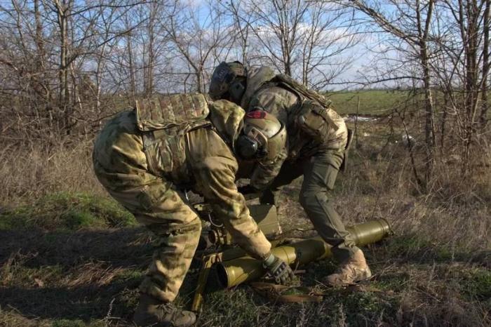 Добровольцы батальона Судоплатова отработали навыки владения расчетом ПТРК 