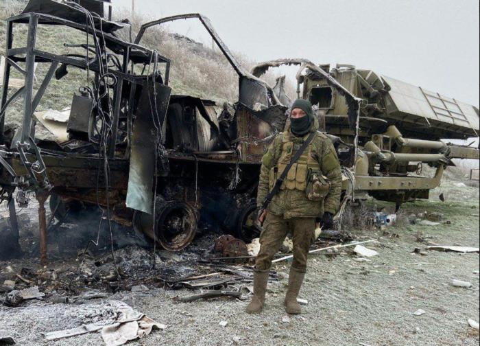 На заглавном фото: Уничтоженная в зоне проведения СВО украинская радиолокационная станция СТ-68У