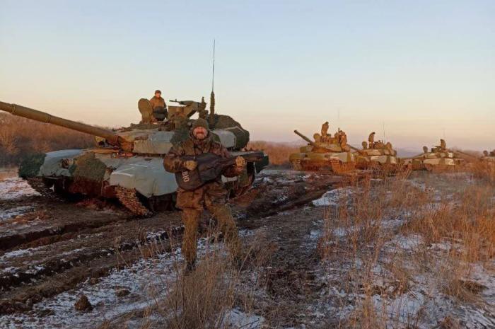 Колонна Т-90М на фронте, пишет Телеграм-канал Танкисты ЮВО