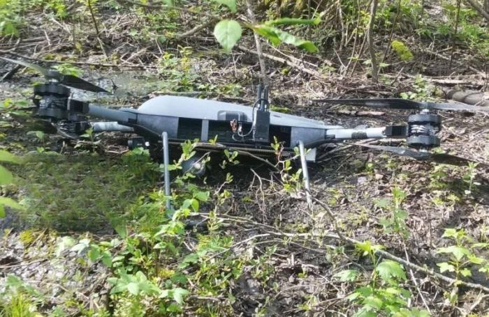 Сбитый БПЛА Malloy Aeronautics Т150 в Белгородской области. Данные дроны поставляются Украине из Великобритании и используются для сброса 82-мм мин, одну из которых можно заметить на сбитом беспилотнике, пишет @milinfolive