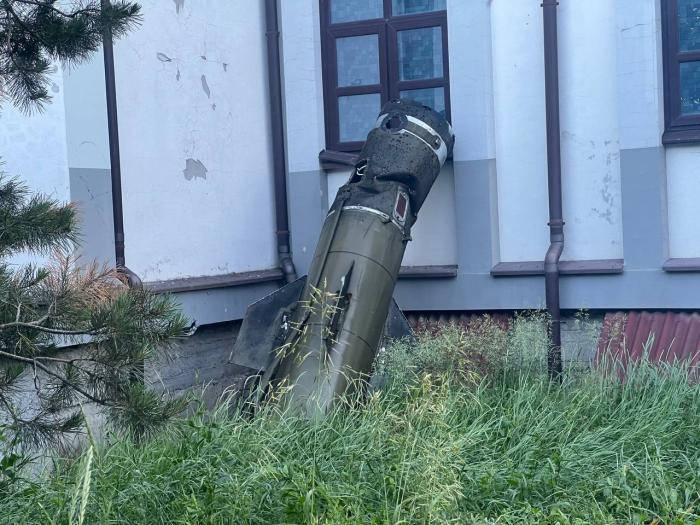 Хвостовая часть перехваченной ракеты 9М79 от ОТРК "Точка-У" ВСУ в Бердянске, Военный Осведомитель
