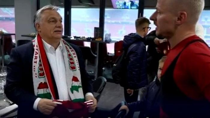 Как затягивается шарф Орбана