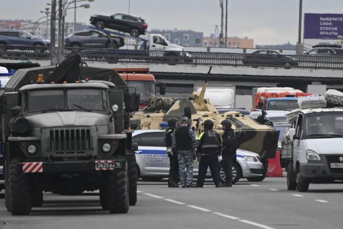 Импровизированные баррикады на въезде в Москву 24 июня 2023 года